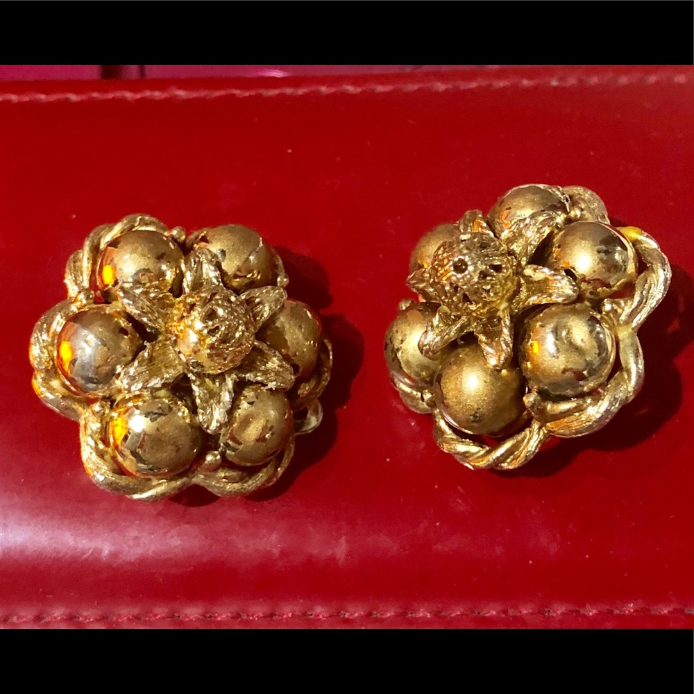 VINTAGE KRAMER CLUSTER GOLD CLIP ON EARRINGS